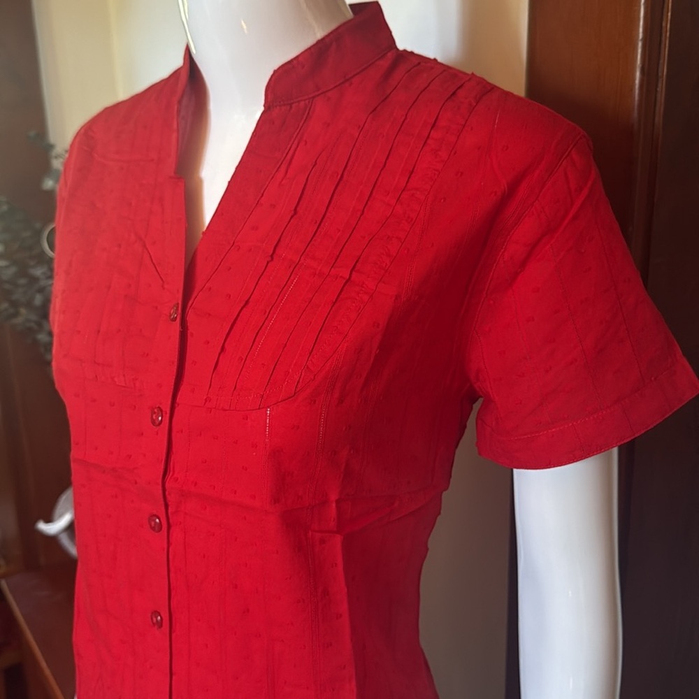 NWT northern reflections size small cotton Red Button-Up Women's Top